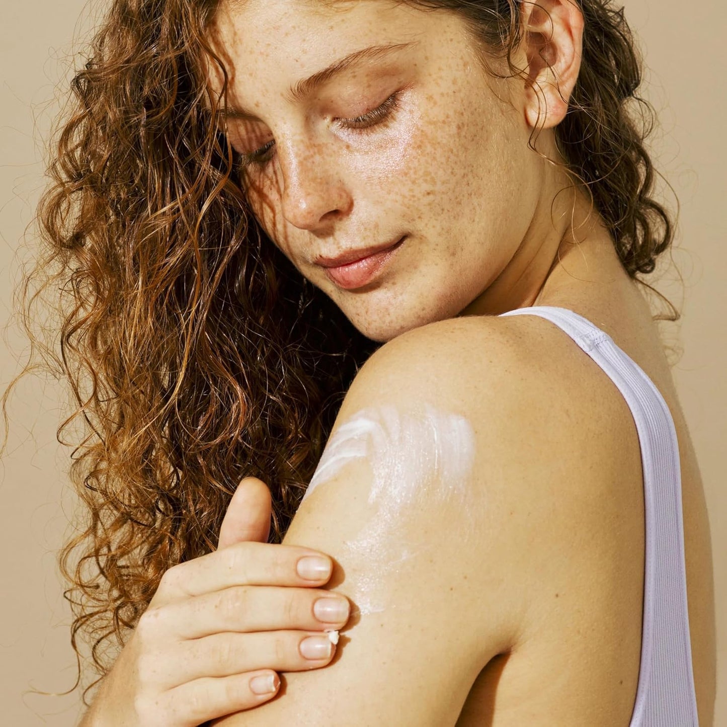 Revitalize Your Skin with Aveeno Sheer Hydration Daily Moisturizing Lotion – Fragrance-Free, Lightweight, and Fast-Absorbing for 24-Hour Hydration, 18 Fl. Oz